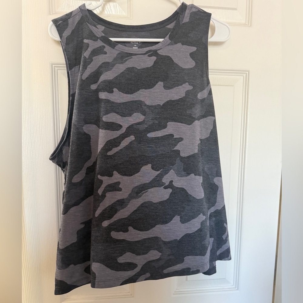 Old Navy Active Gray Camouflage Tank